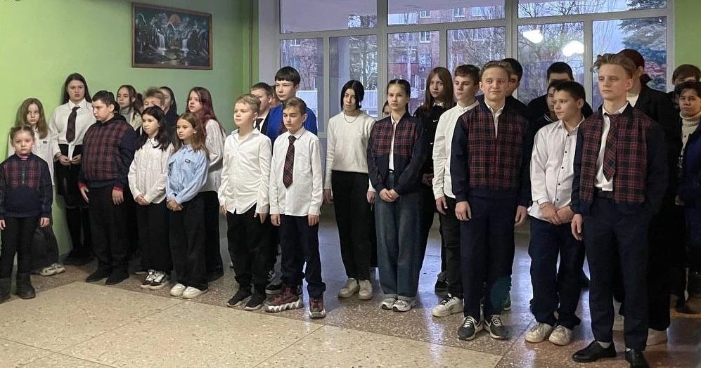 Обеспечение учащегося школьной формой.